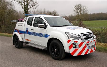 ISUZU LIGHT CITY ISUZU D-MAX AT