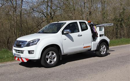 ISUZU LIGHT CITY ISUZU D-MAX AT