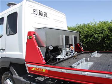 option COFFRE A OUTILS INOX AU DESSUS DU TREUIL PLATEAU