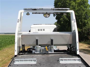 option COFFRE A OUTILS INOX AU DESSUS DU TREUIL PLATEAU