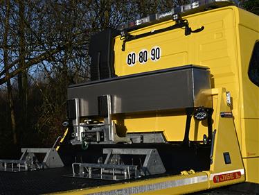 option COFFRE A OUTILS INOX AU DESSUS DU TREUIL PLATEAU