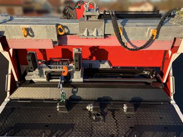 option DEPLACEMENT LATERAL DU TREUIL PAR VERIN POUR SOLOMATIC