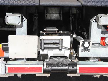 option TREUIL HYDR. 3.2T SUR BRAS REMORQUAGE ARRIERE 