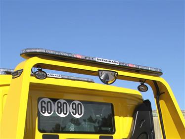 option REPETITION DES FEUX ET PROJECTEURS TRAVAIL DANS L'ENSEIGNE