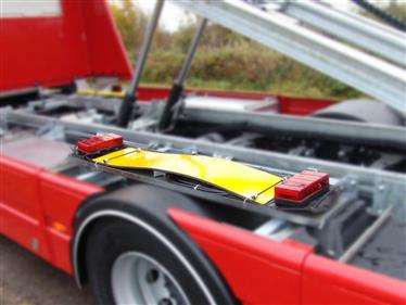 option PLAQUE SIGNALISATION AVEC FEUX POUR VEHICULE REMORQUE