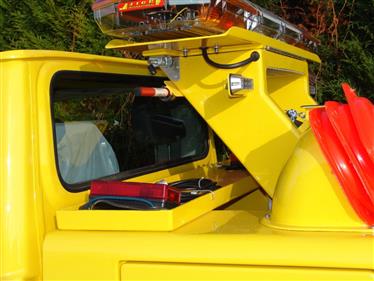 option PLAQUE SIGNALISATION AVEC FEUX POUR VEHICULE REMORQUE