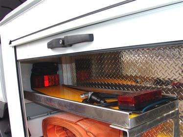 option SUPPORT RANGEMENT PLAQUE DE REMORQUAGE