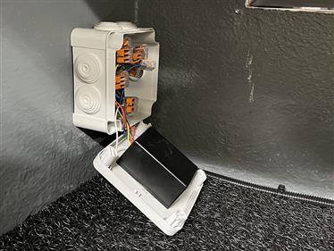 option PRISE 12V DANS COFFRE POUR EMETTEUR DE PLAQUE REMORQUAGE RADIO 