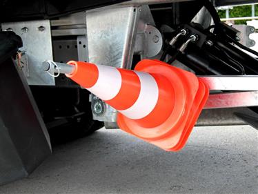 option CONES DE SIGNALISATION AVEC SUPPORT (JEU DE 3)