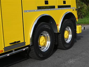 option BORDURES D'AILES CHROMEES SUR ESSIEU(X) ARRIERE(S)