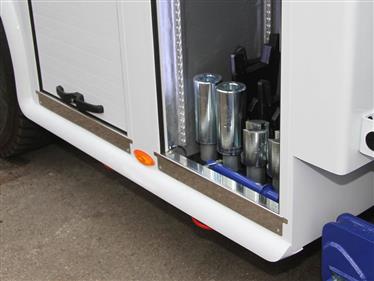 option PROTECTION INOX AU BAS DES PORTES